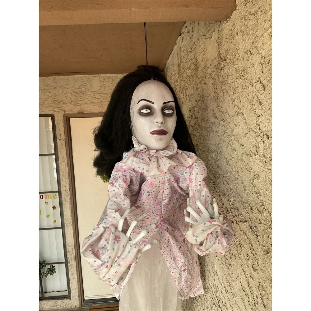 Animatronic Doll Crawling Woman w/ Red Flashing Eyes Halloween Theater Props,